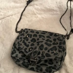 R&Em leather purse. Leopard & chain handle detail.